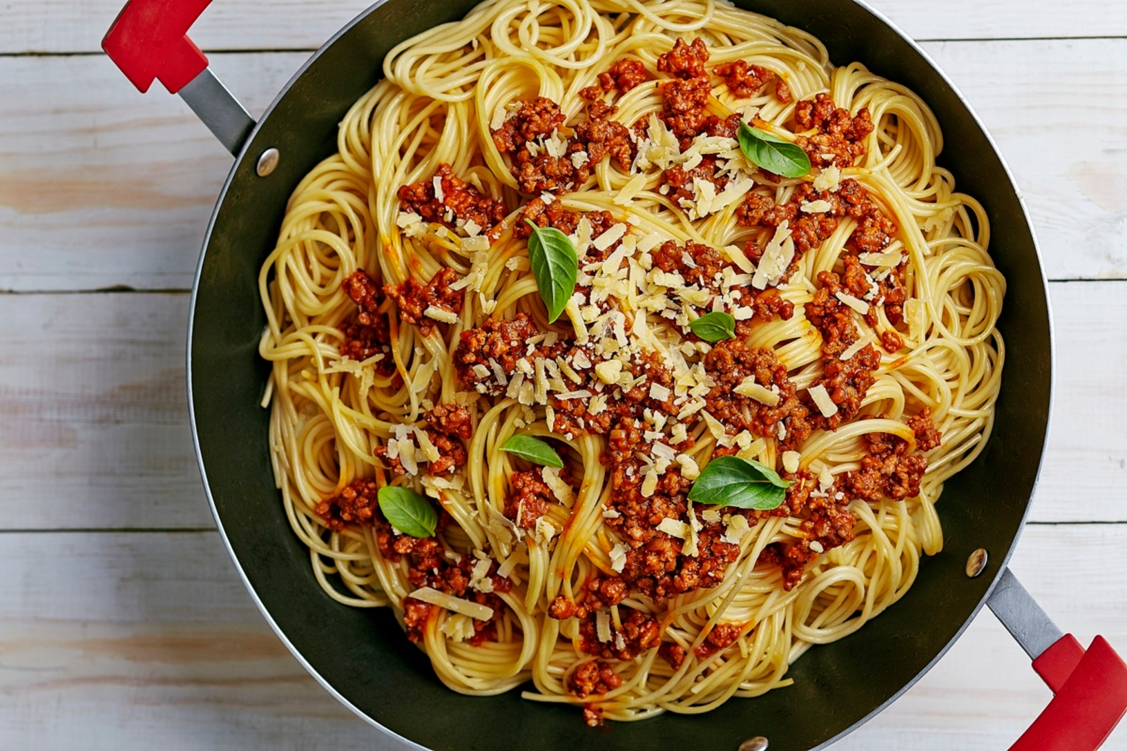 Spaghetti bolognese with old dutch master cheese